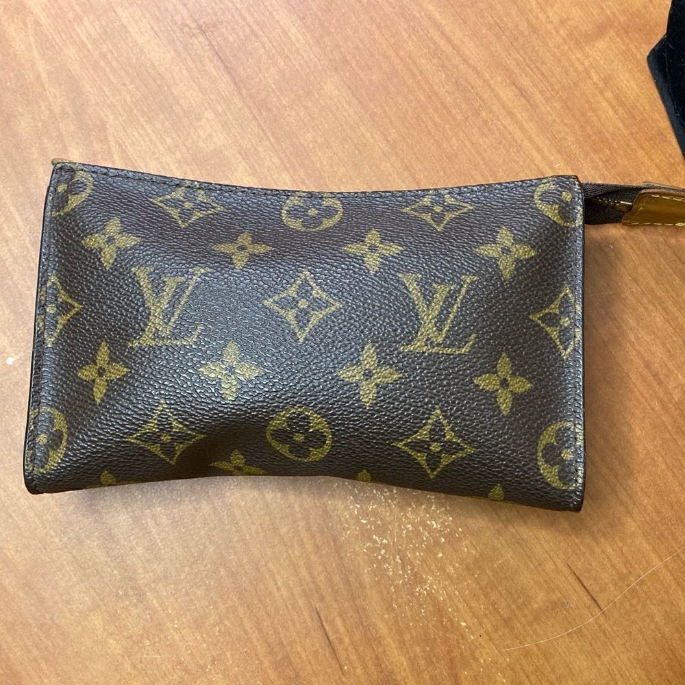 Louis Vuitton Classic Monogram zippered Pochette logo leather tan brass loop - Picture 8 of 12
